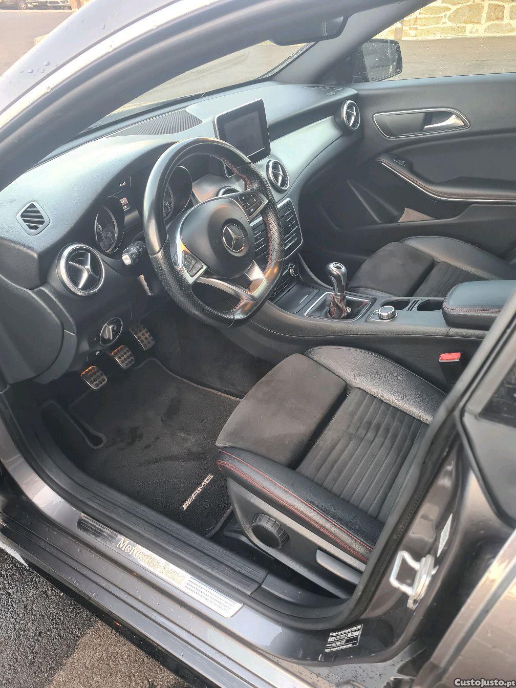 Mercedes-Benz CLA 180 AMG - 16 foto 2