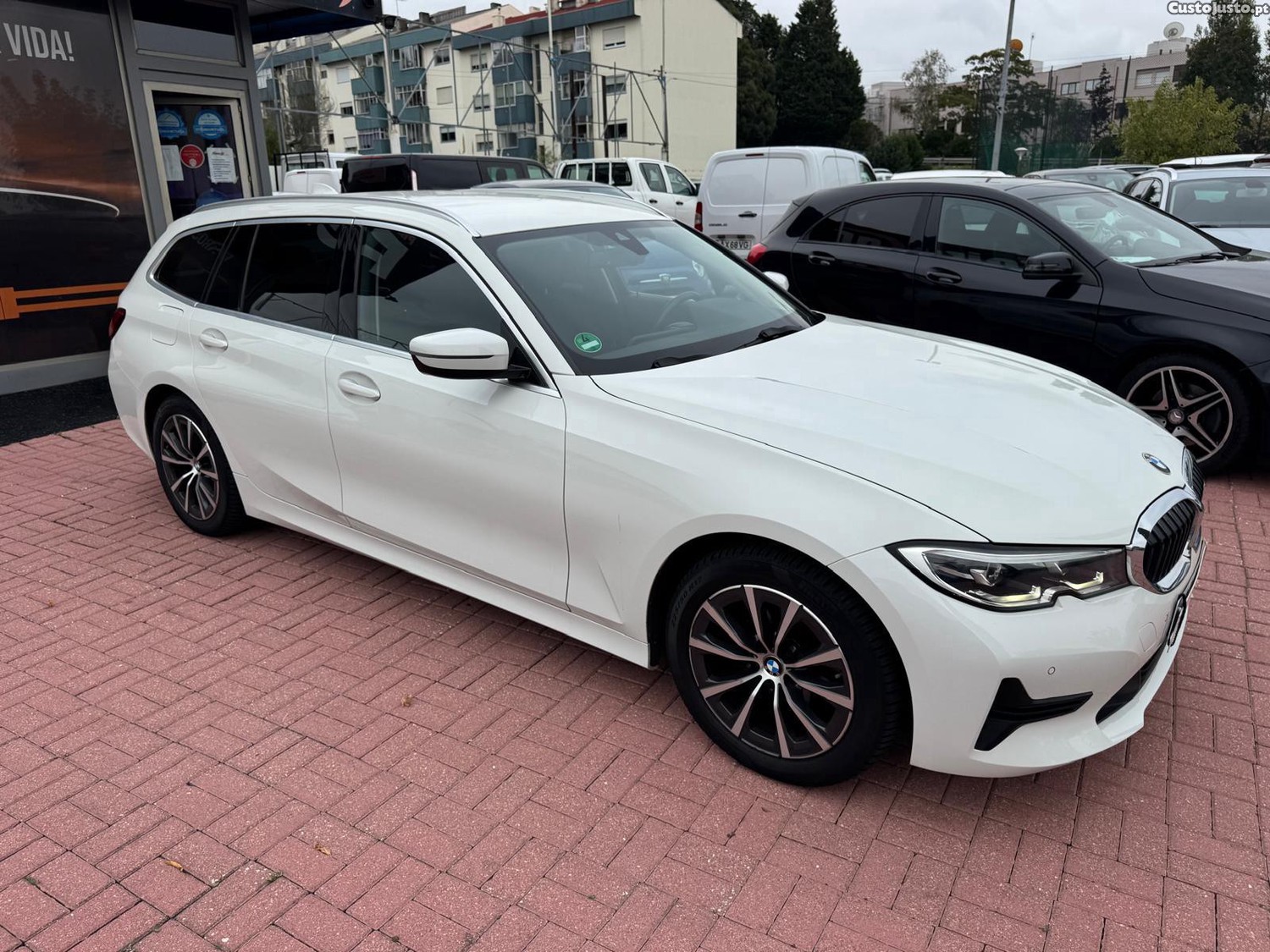 BMW 320 d Touring Auto - 19 foto 4