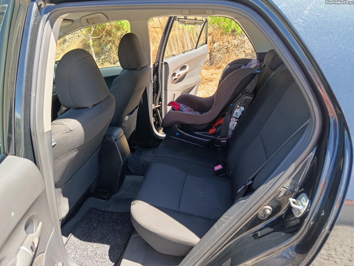 Toyota Auris II — fotografia 10