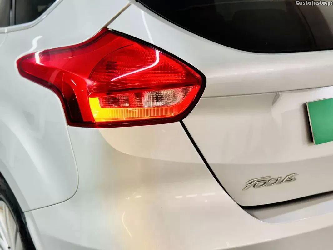Ford Focus 1.0 ecoboost s&s active x — fotografia 4