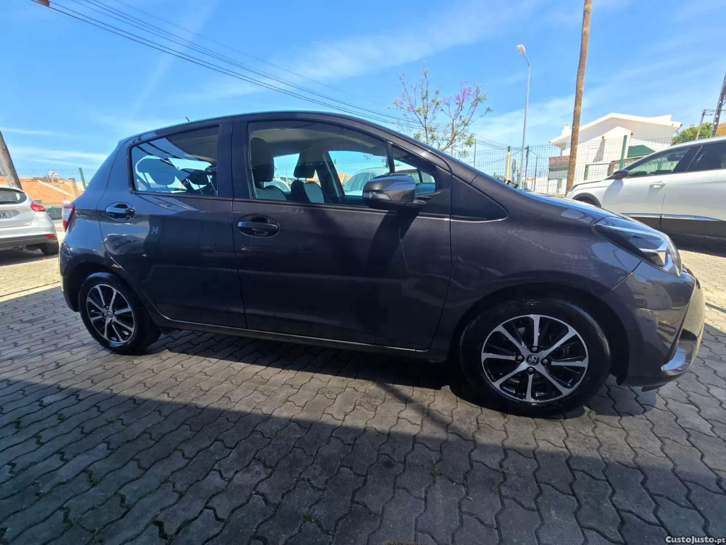 Toyota Yaris 1.0 vvt-i comfort — fotografia 9