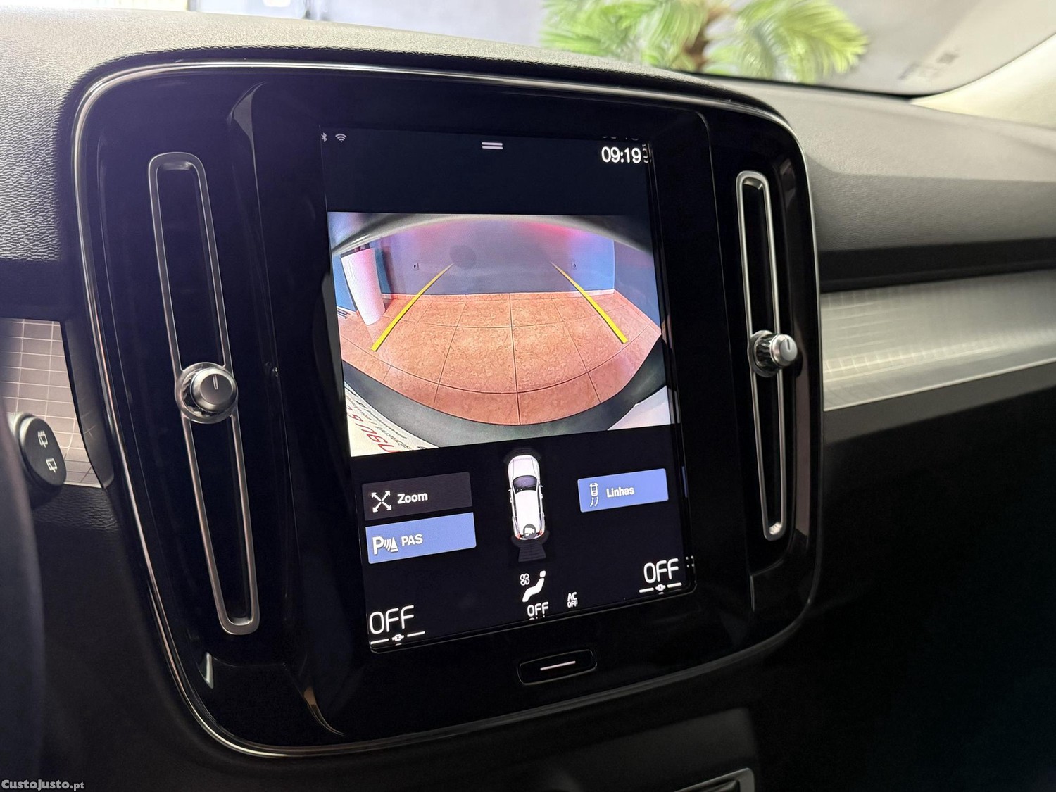 Volvo XC 40 1.5 T5 PHEV R-Design NACIONAL — fotografia 2