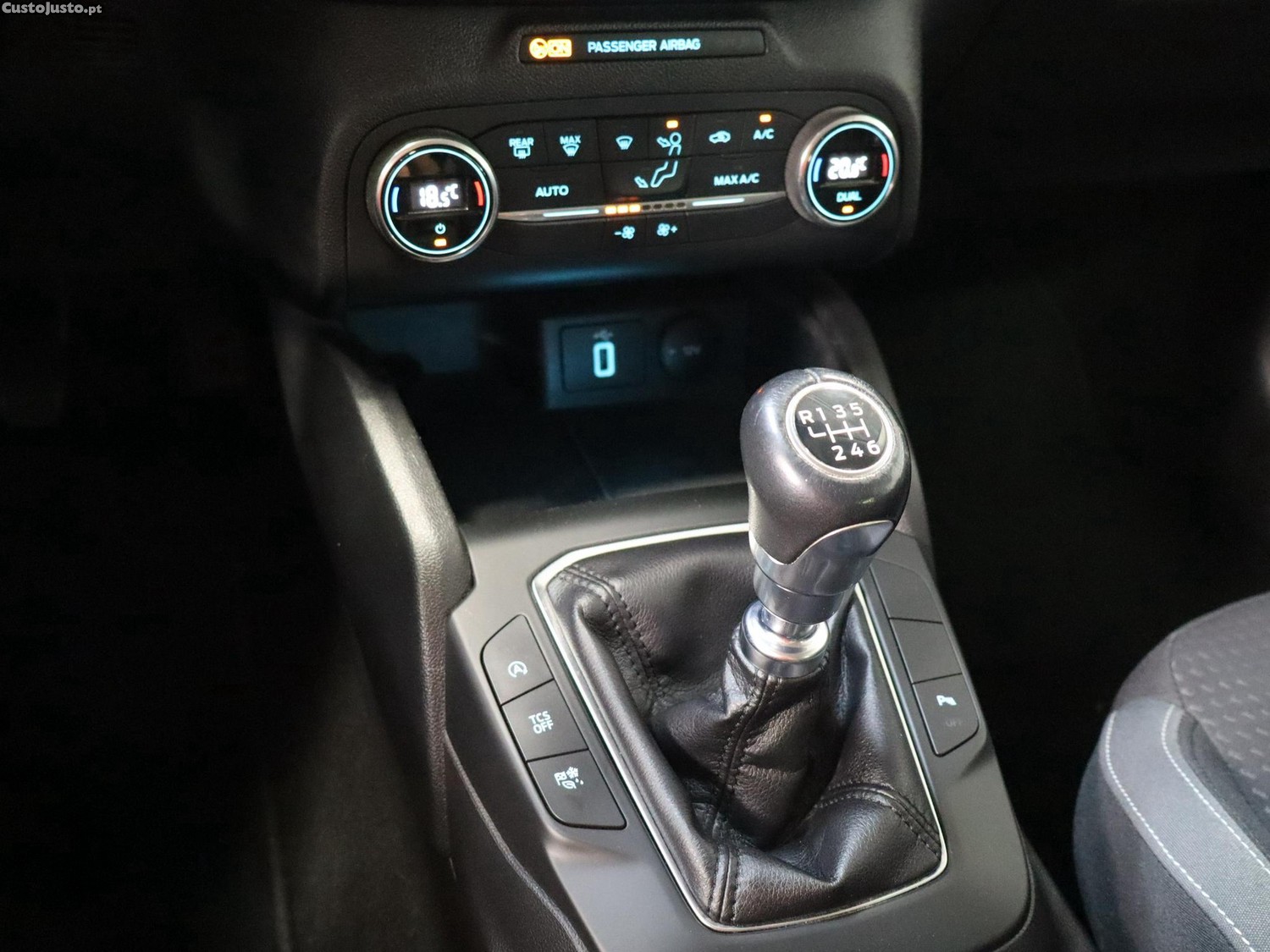 Ford Focus SW 1.5 TDCi EcoBlue Titanium — fotografia 3