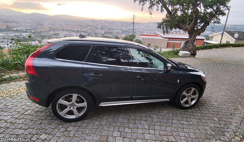 Volvo XC 60 2.0D R-Design 85 anos — fotografia 7