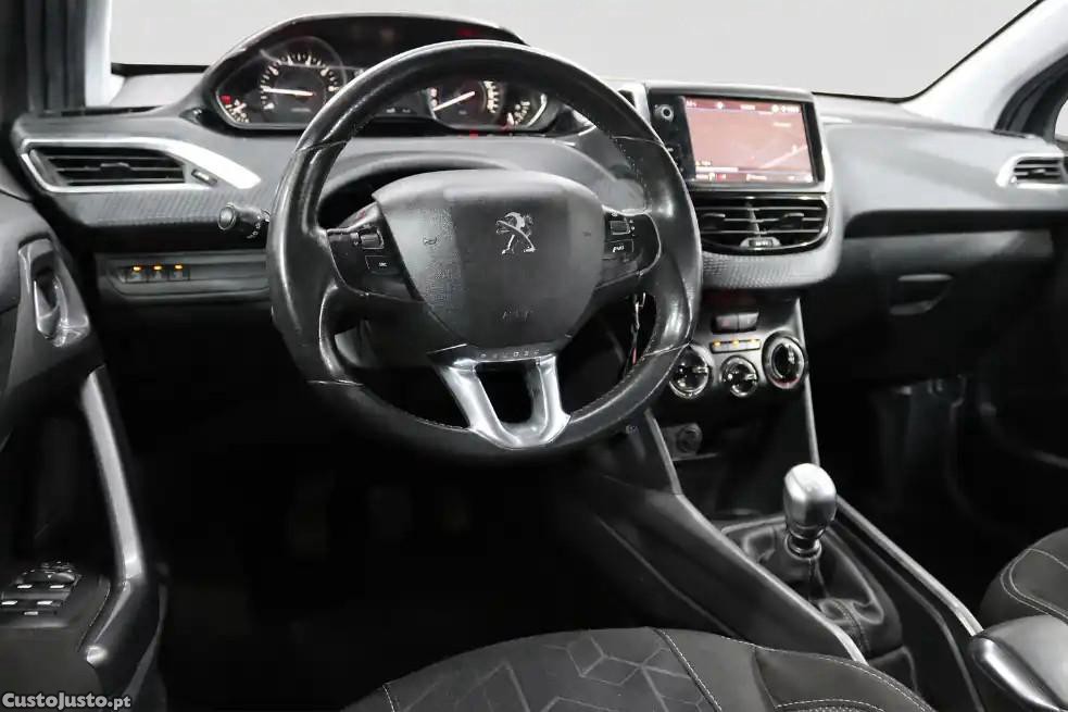 Peugeot 2008 1.2 PureTech Signature — fotografia 10