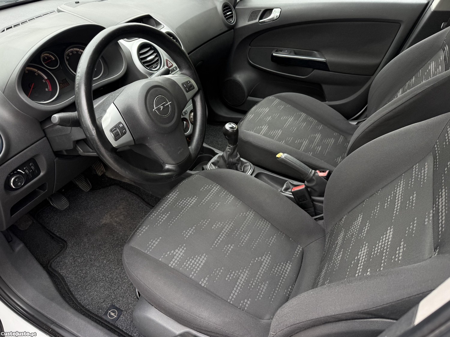 Opel Corsa 1.3 5 portas — fotografia 5