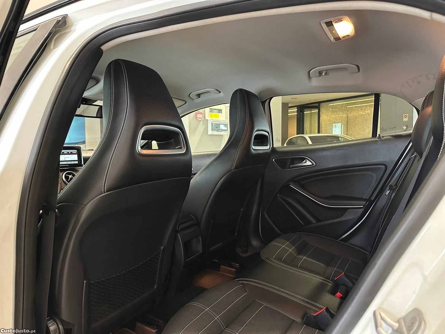 Mercedes-Benz GLA 220 CDI Urban 4-Matic — fotografia 7