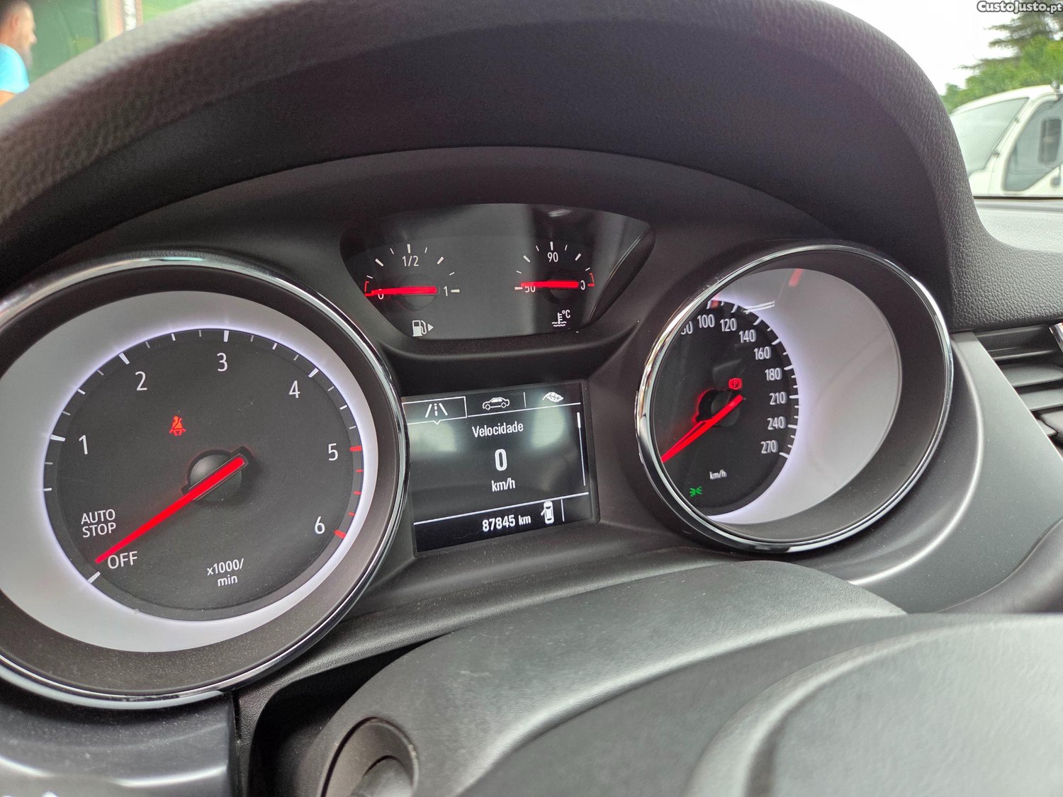Opel Astra Sports Tourer 1.6 CDTi Ecotec 120 Anos S/S — fotografia 4