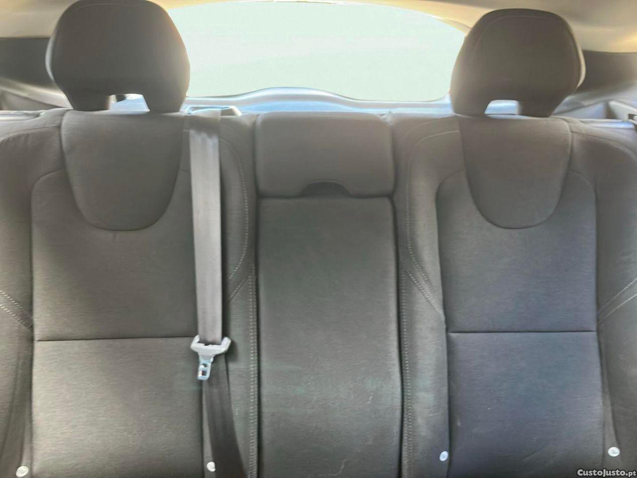 Volvo V40 2.0 D2 Momentum — fotografia 3