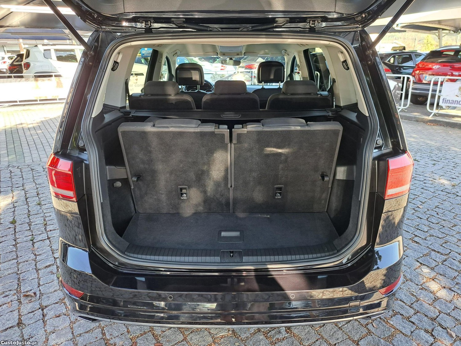 Volkswagen Touran 1.6 TDI R-Line DSG 7Lug — fotografia 11