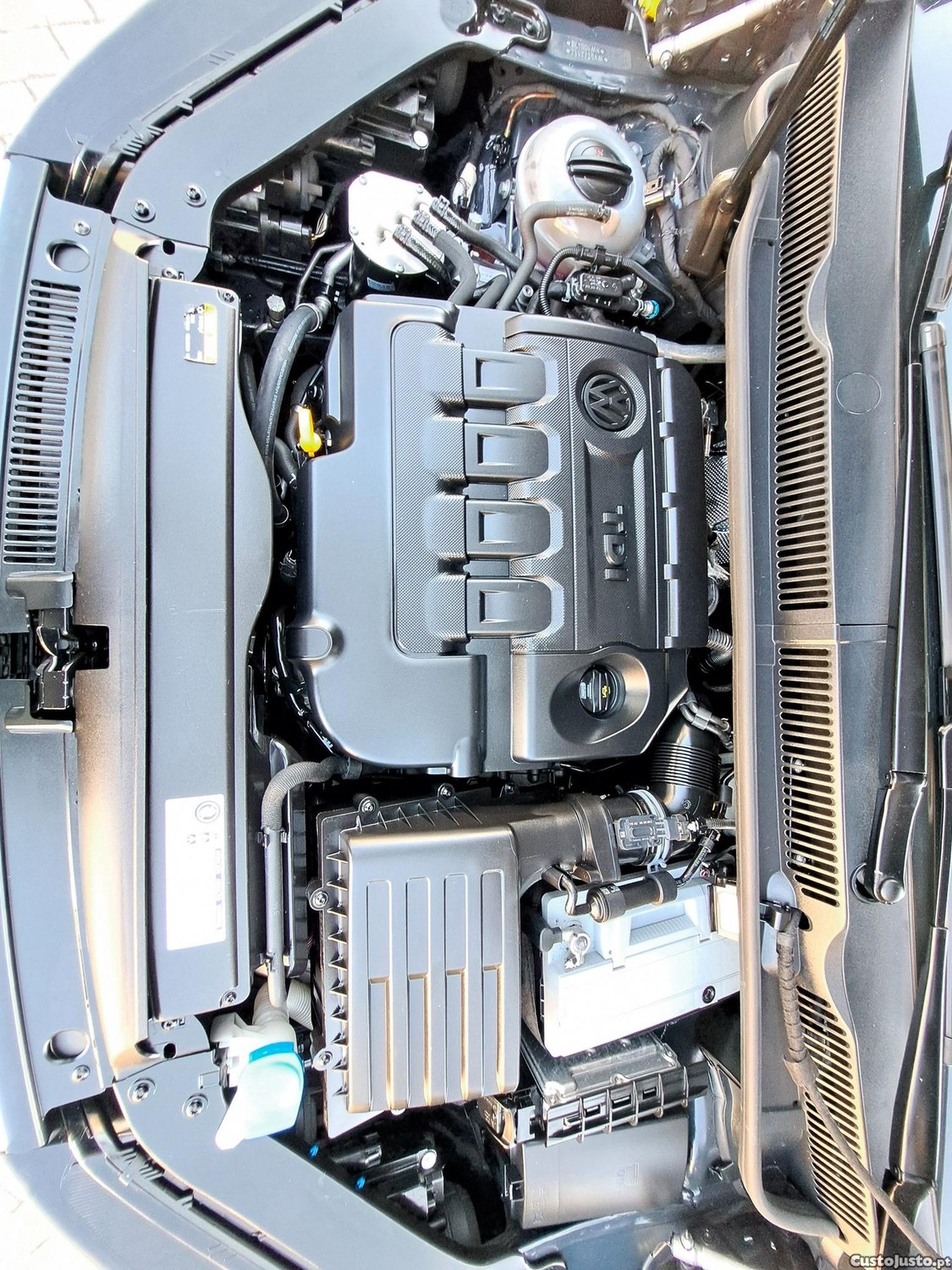 Volkswagen Touran 1.6 TDI R-Line DSG 7Lug — fotografia 3