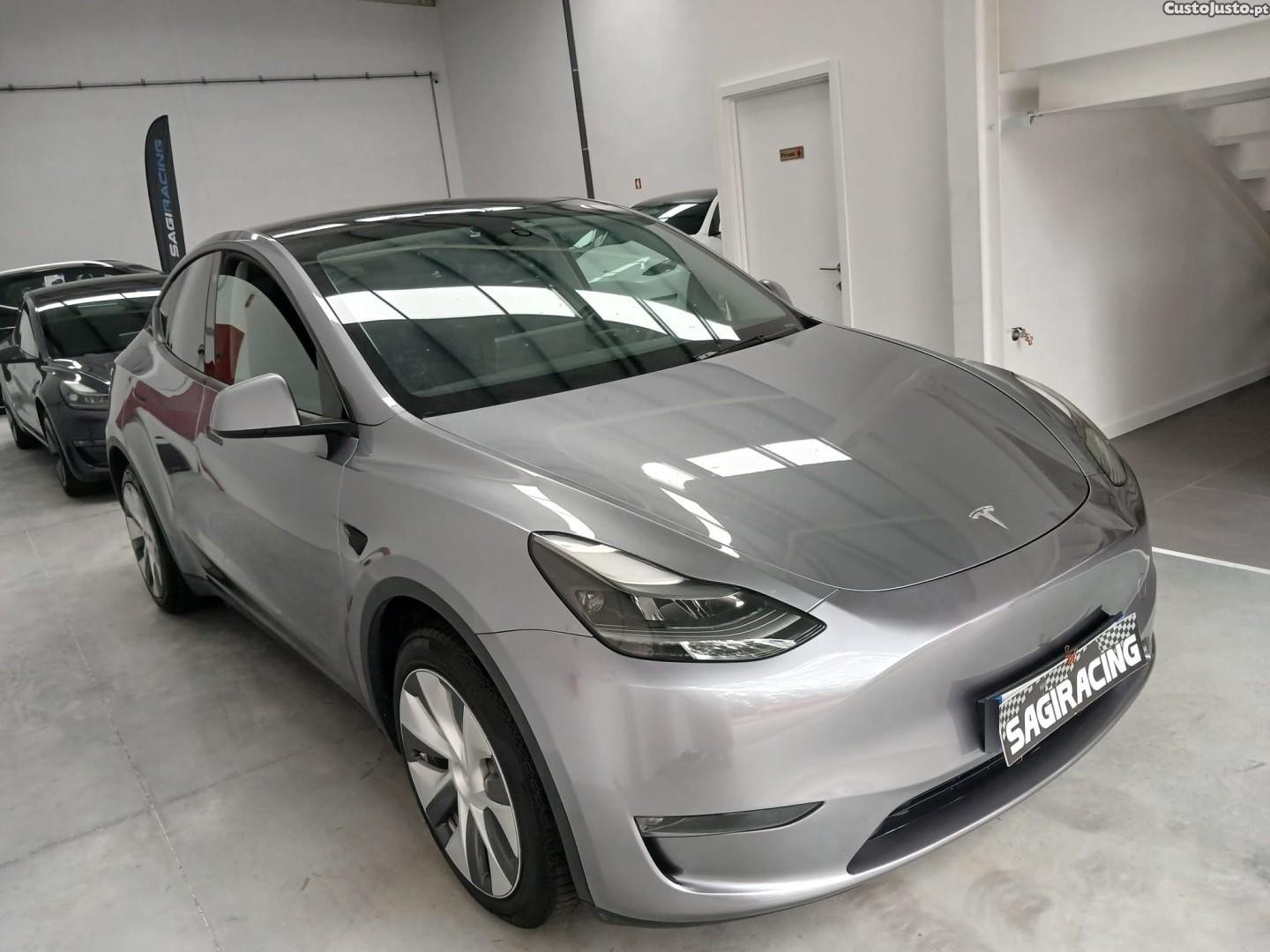 Tesla Model Y Long Range Dual Motor AWD — fotografia 15