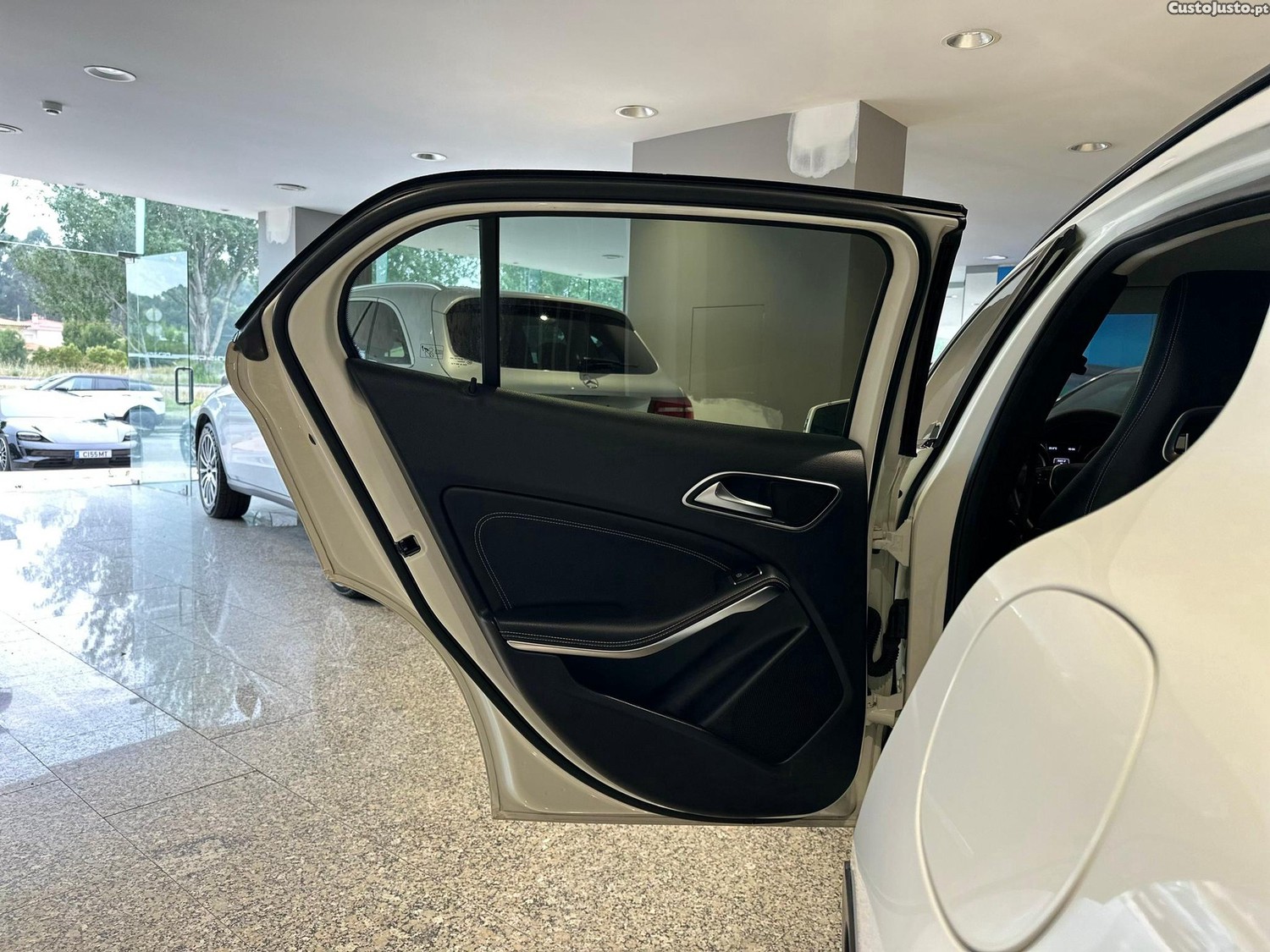 Mercedes-Benz GLA 220 CDI Urban 4-Matic — fotografia 8
