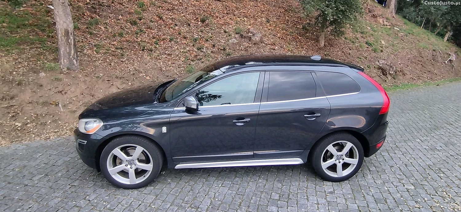 Volvo XC 60 2.0D R-Design 85 anos — fotografia 8