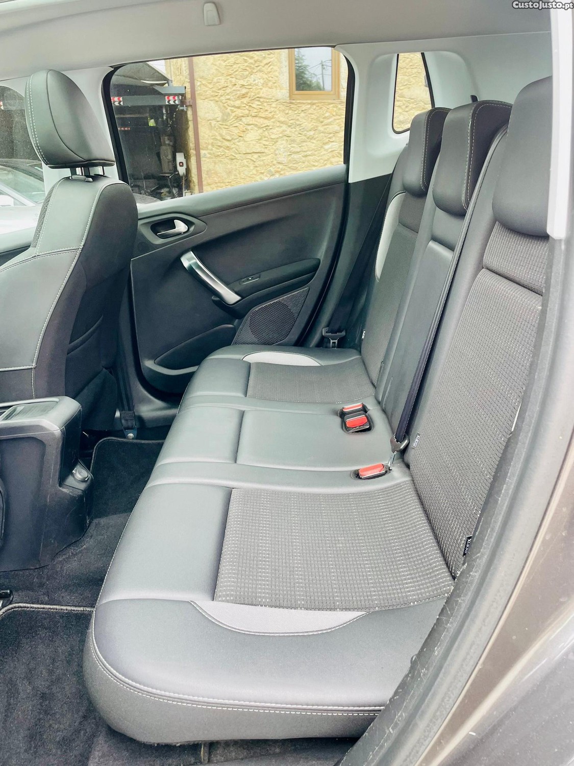 Peugeot 2008 1.2 PureTech Active — fotografia 8