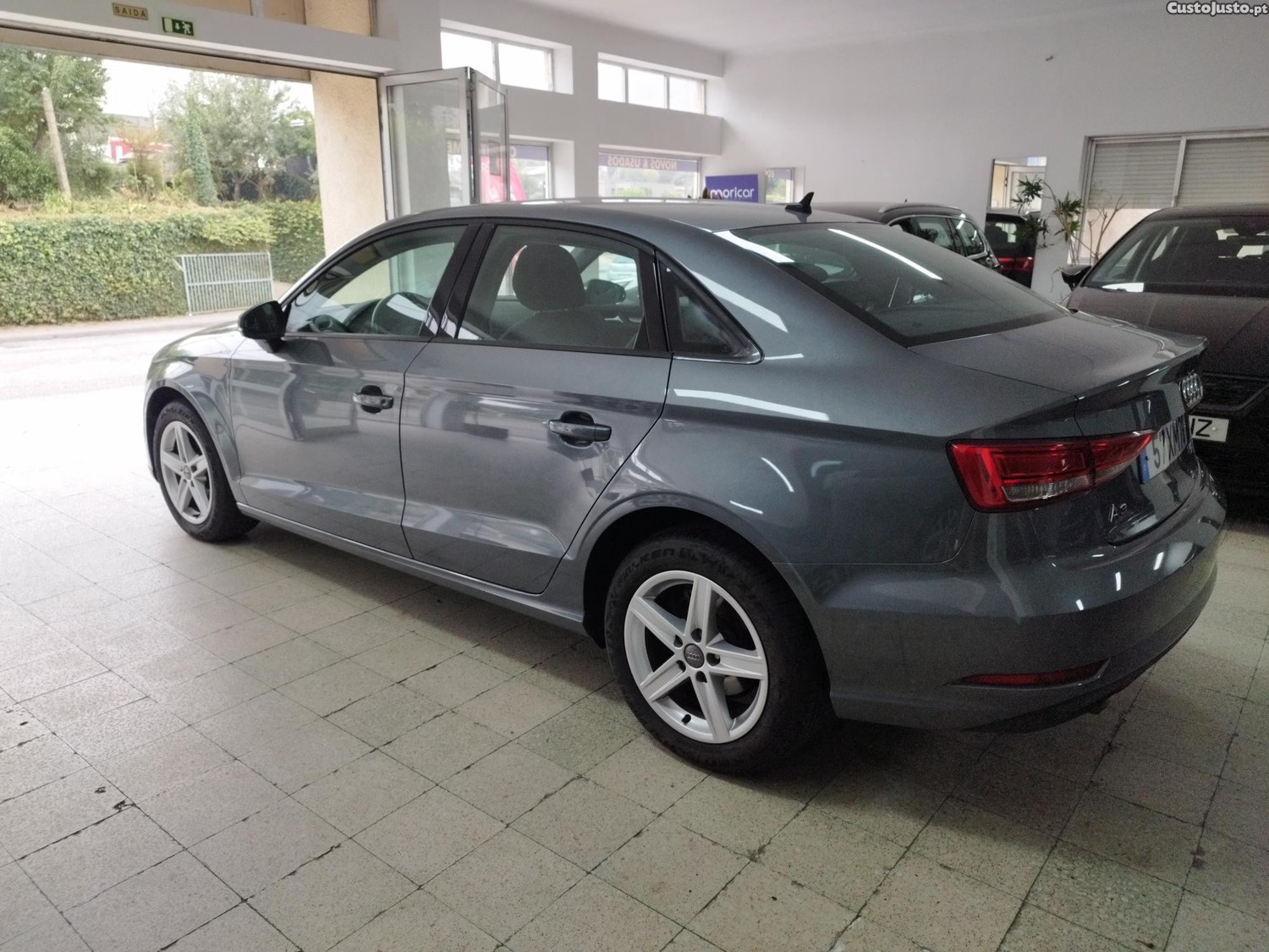 Audi A3 1.6 TDI LIMOUSINE — fotografia 10