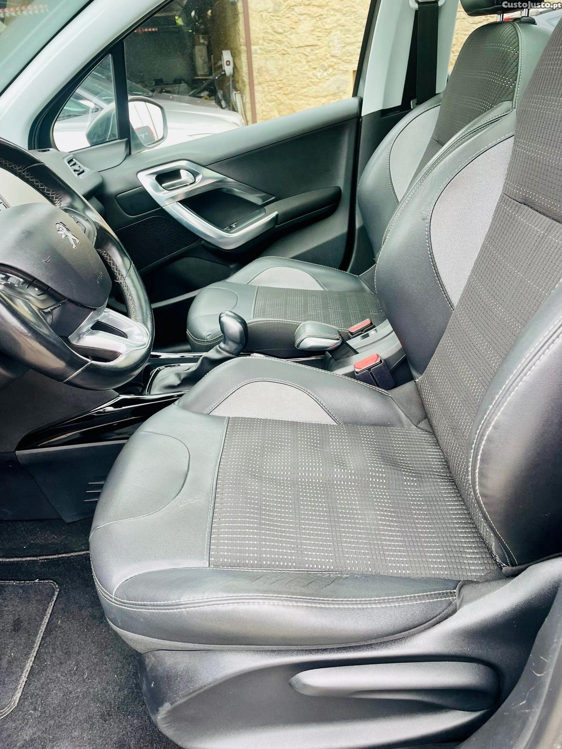 Peugeot 2008 1.2 PureTech Active — fotografia 5