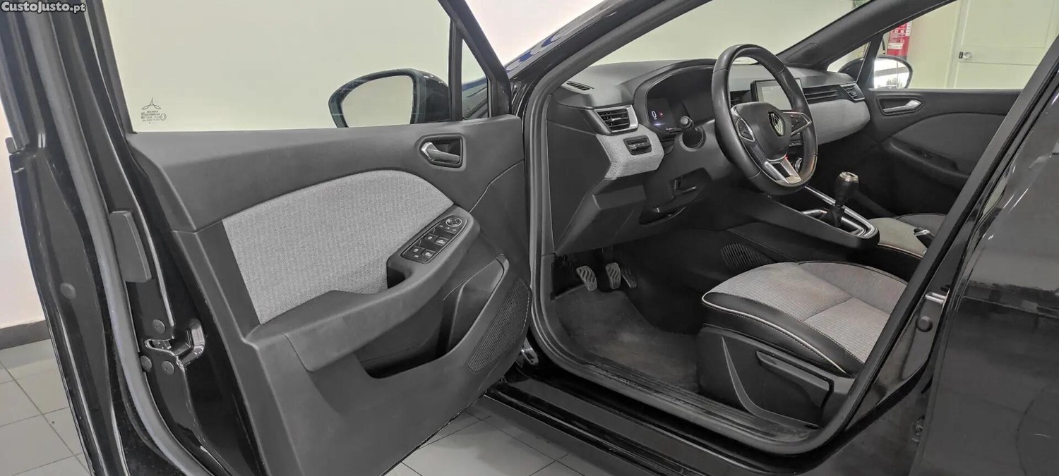 Renault Clio 1.0 TCe Techno — fotografia 17