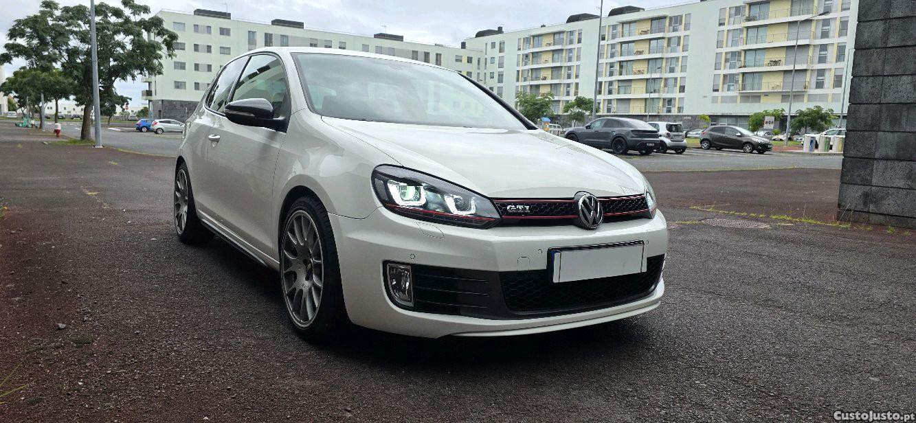 Volkswagen Golf 2.0 GTi DSG com patilhas no volante — fotografia 11