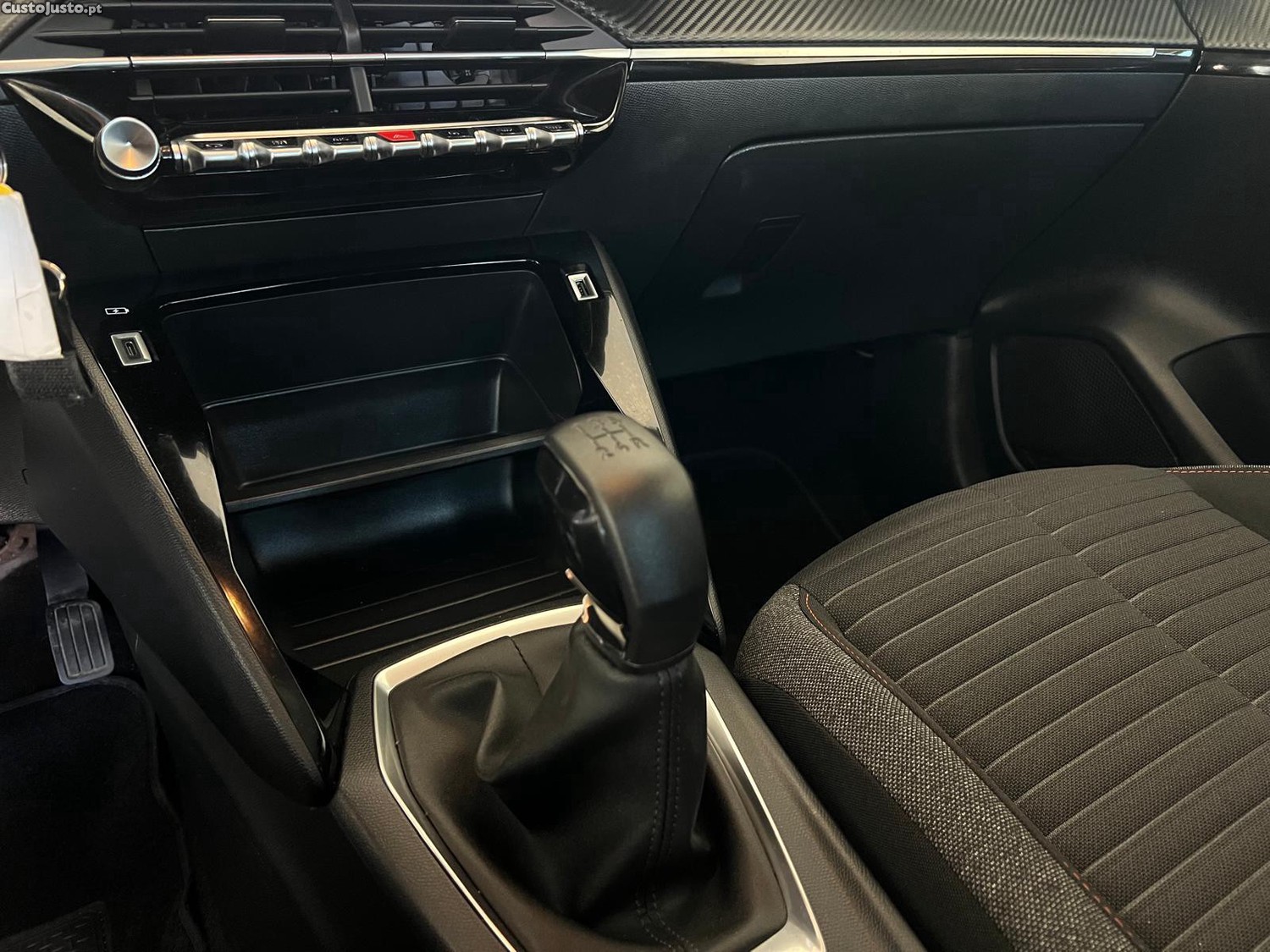 Peugeot 208 1.2 PureTech Active — fotografia 8