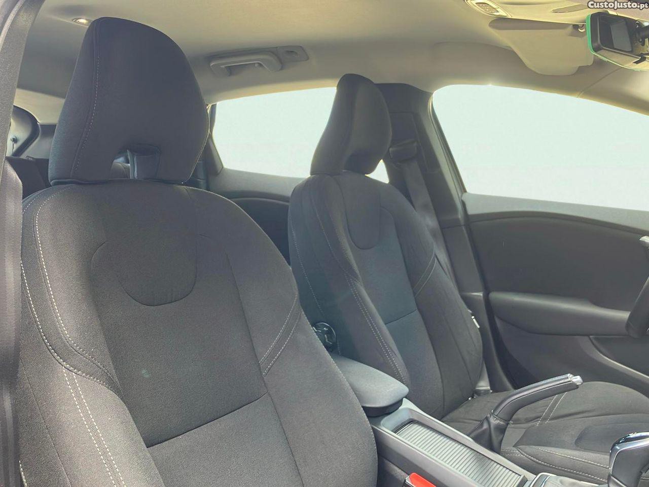 Volvo V40 2.0 D2 Momentum — fotografia 9