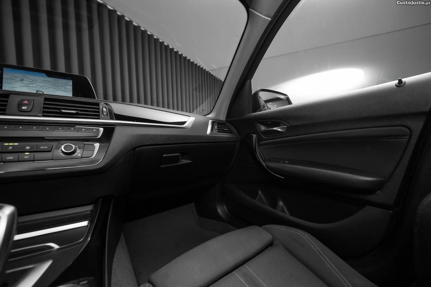 BMW 116 d Line Sport Auto — fotografia 12