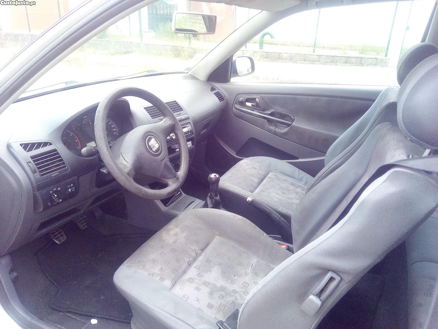 SEAT Ibiza 1.4 a gasolina apenas 211mil/km — fotografia 5