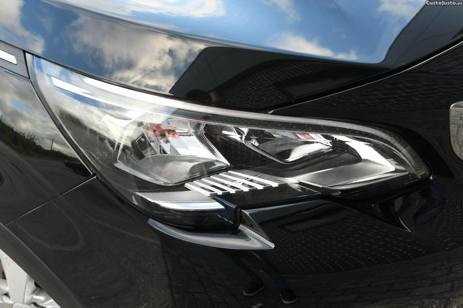 Peugeot 3008 1.5 BlueHDi Active — fotografia 16