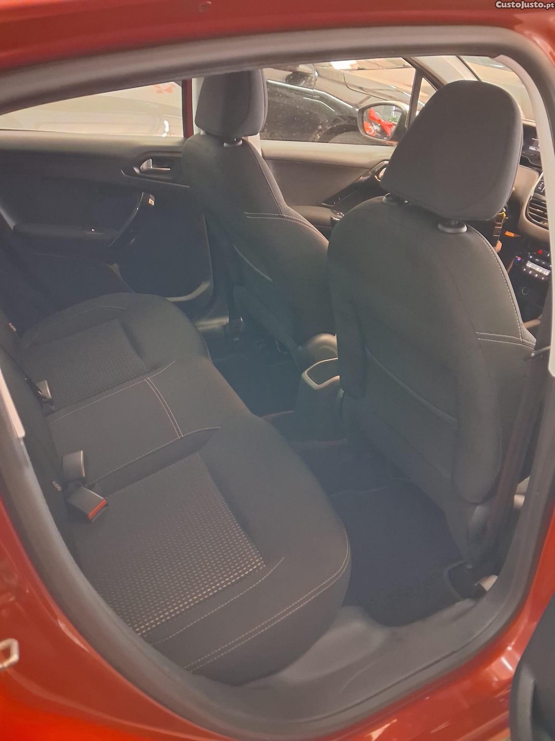 Peugeot 208 1.2 PureTech Style — fotografia 2