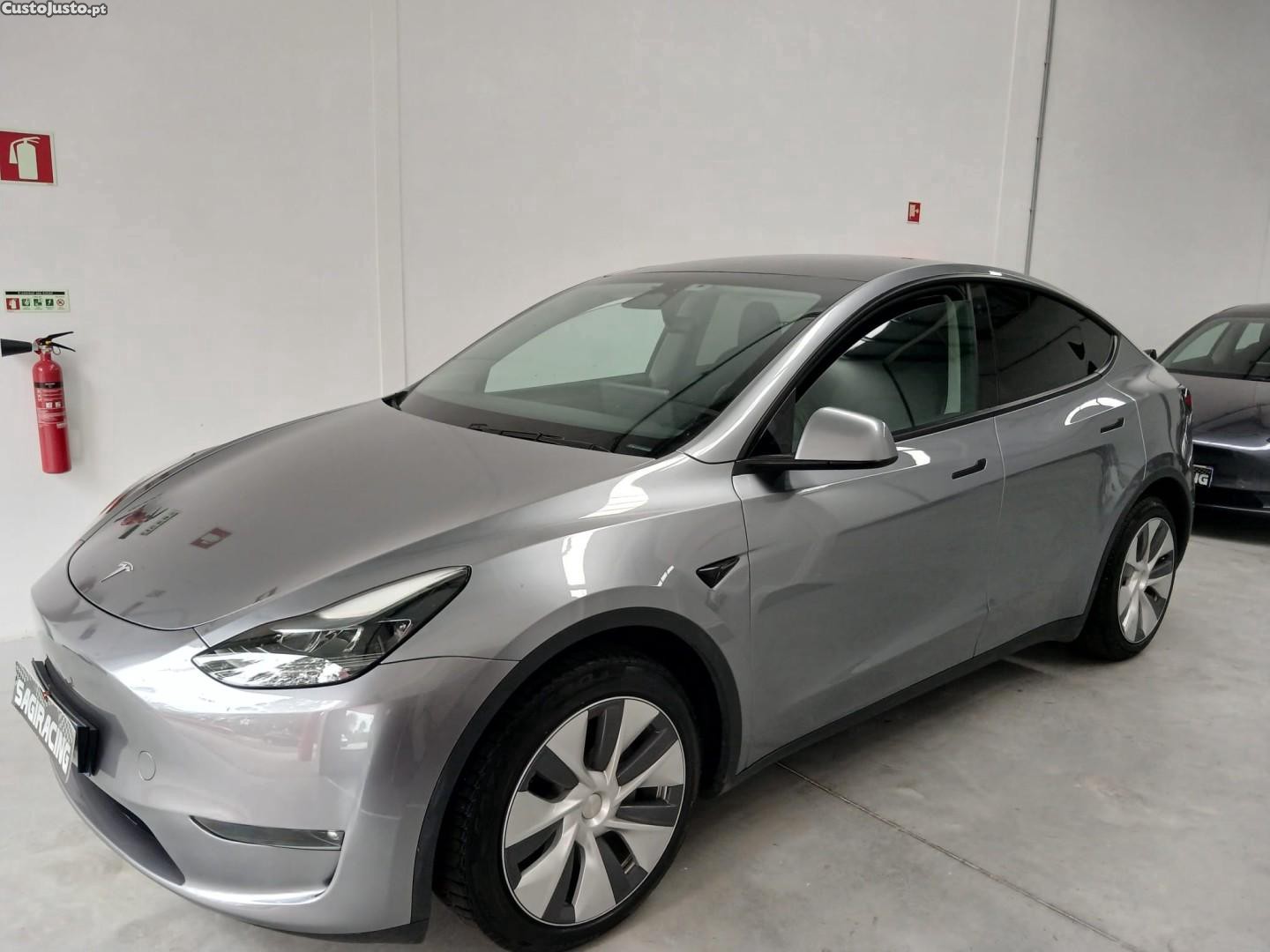 Tesla Model Y Long Range Dual Motor AWD — fotografia 14