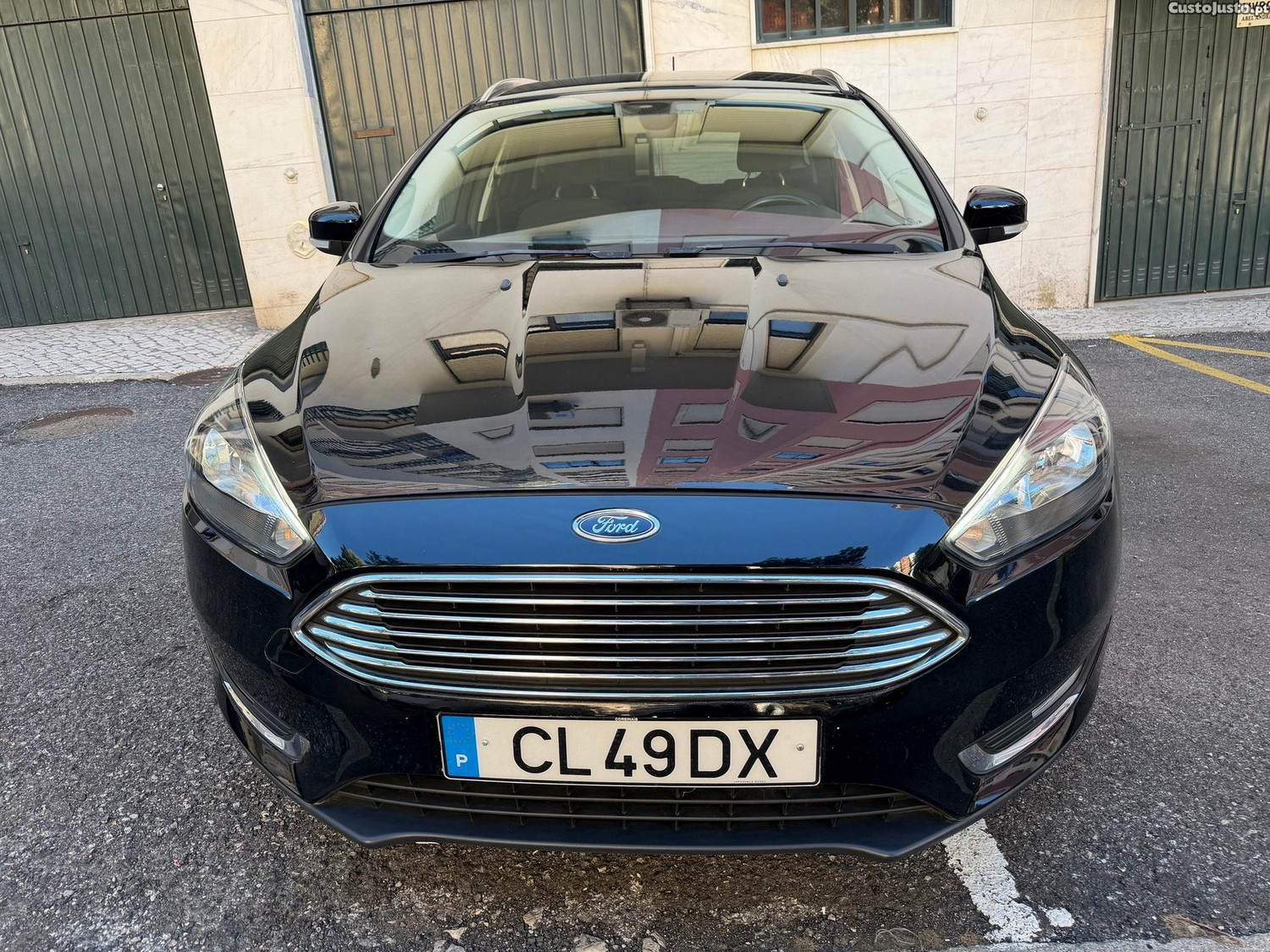 Ford Focus SW 1.0 EcoBoost S&S TITANIUM — fotografia 24