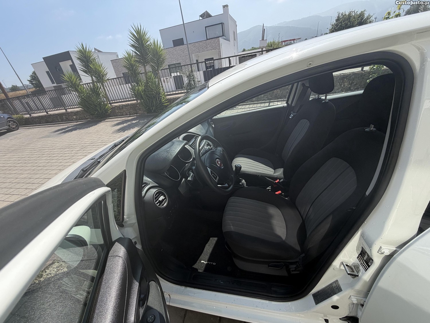 Fiat Punto 1.3 multijet — fotografia 11