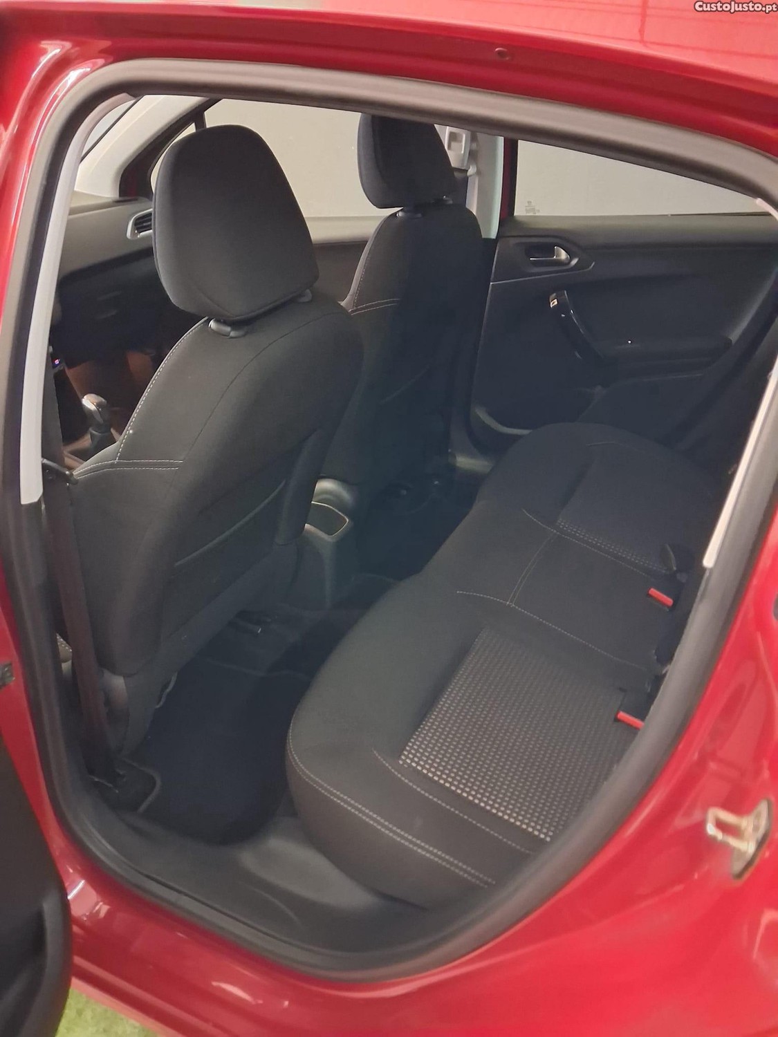 Peugeot 208 1.2 PureTech Style — fotografia 3