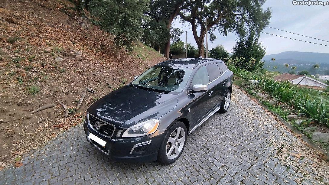 Volvo XC 60 2.0D R-Design 85 anos — fotografia 4