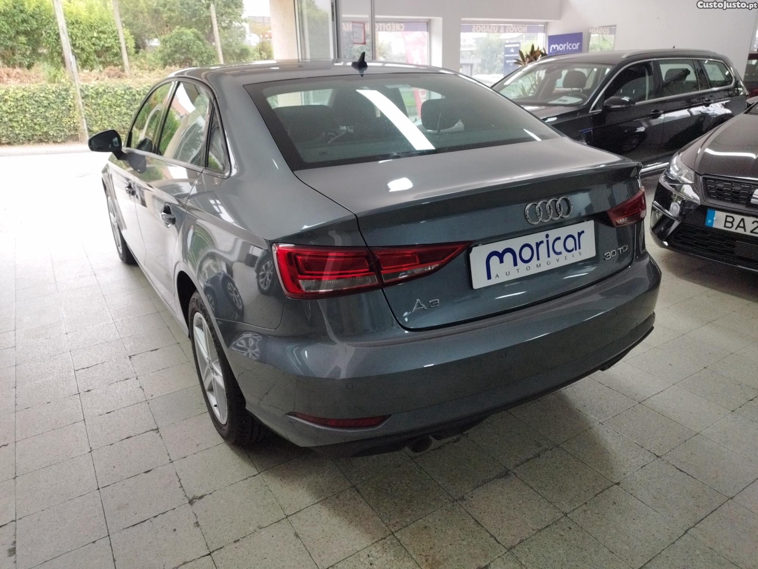 Audi A3 1.6 TDI LIMOUSINE — fotografia 8