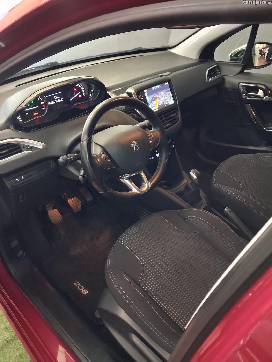 Peugeot 208 1.2 PureTech Style — fotografia 12