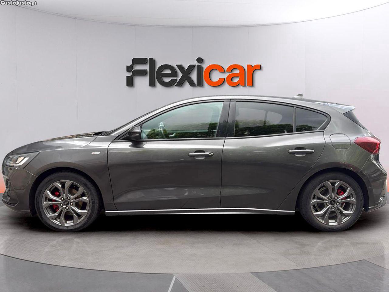 Ford Focus 1.0 EcoBoost MHEV ST-Line — fotografia 17