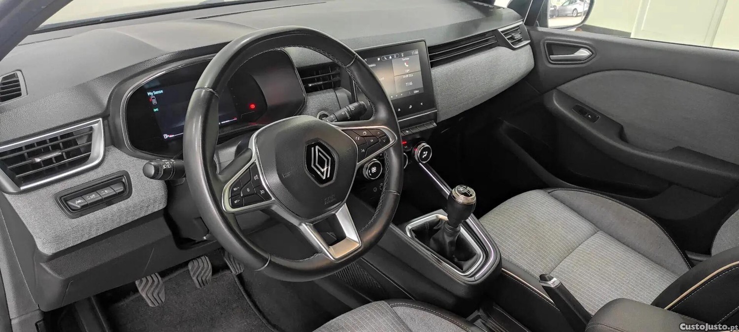 Renault Clio 1.0 TCe Techno — fotografia 15