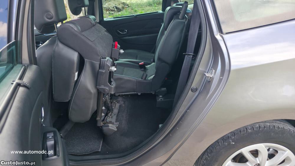 Renault Grand Scénic 1.5 dCi Dynamique 7l — fotografia 5