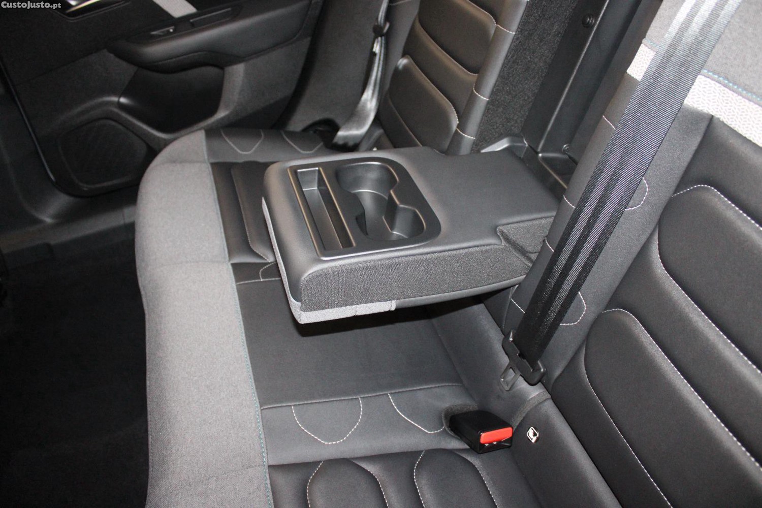 Citroën C4 X 1.2 PURETECH MAX (AUTO) — fotografia 14