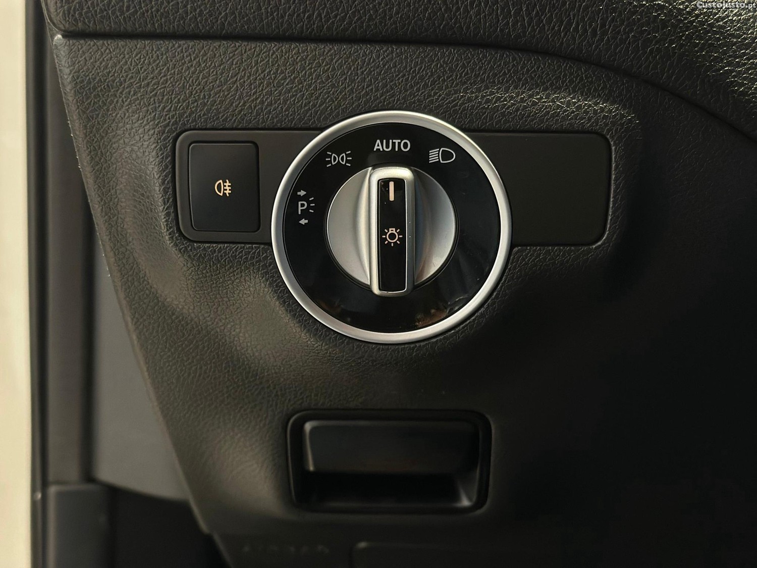 Mercedes-Benz GLA 220 CDI Urban 4-Matic — fotografia 18