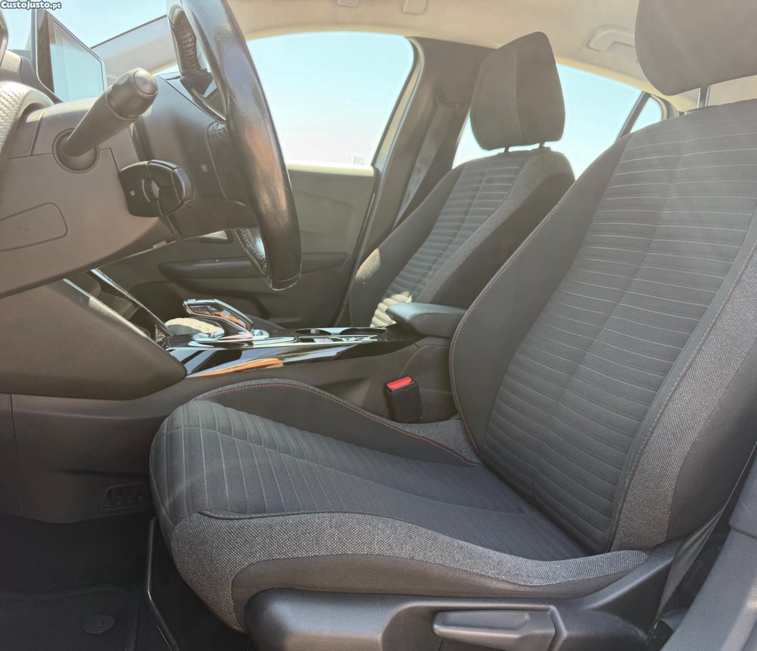 Peugeot e-208 51KWhActive Pack 136cv — fotografia 9