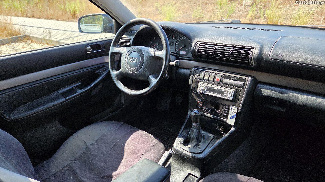 Audi A4 1.9 TDI Avant 110cv — fotografia 4