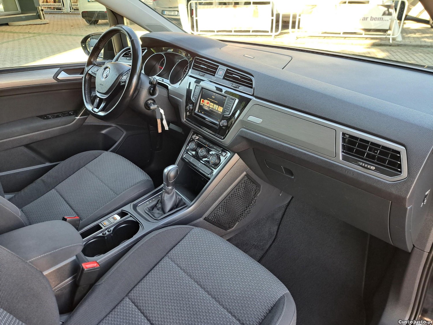Volkswagen Touran 1.6 TDI R-Line DSG 7Lug — fotografia 7