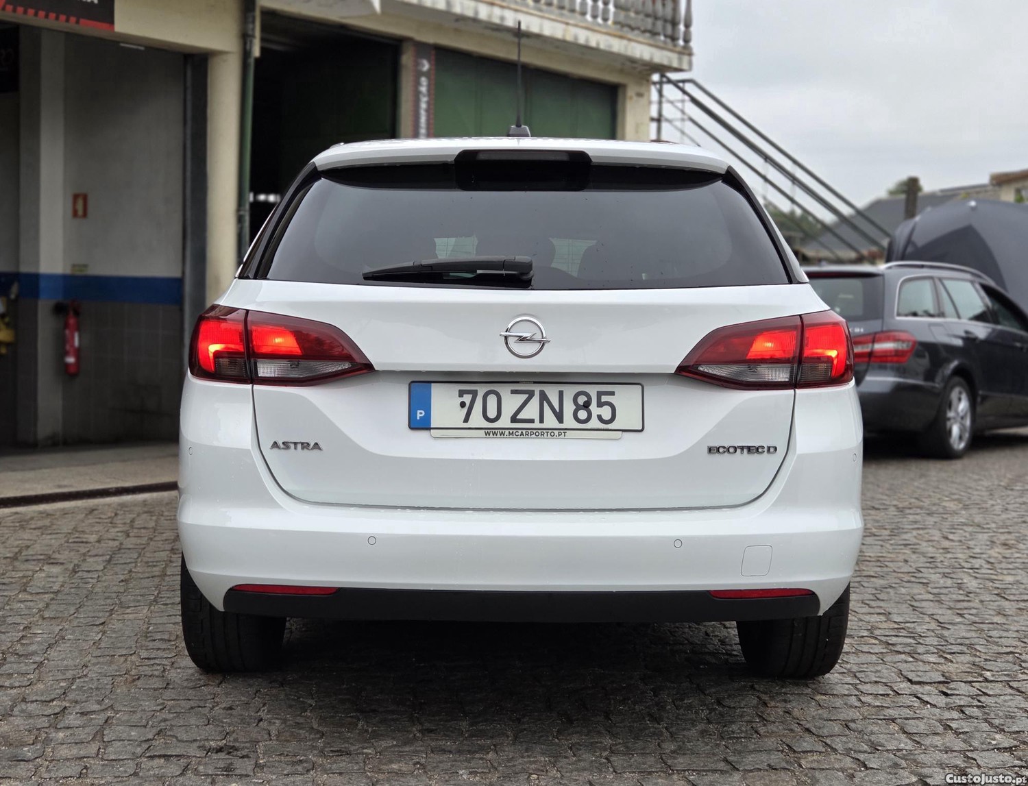Opel Astra Sports Tourer 1.6 CDTi Ecotec 120 Anos S/S — fotografia 8