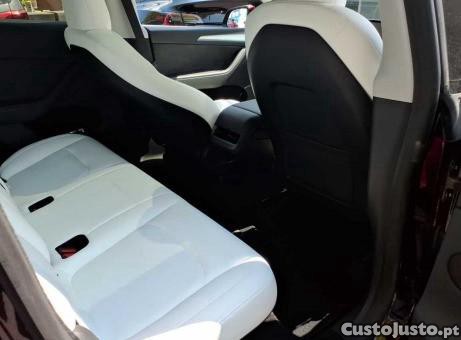 Tesla Model Y Long Range Dual Motor AWD — fotografia 2