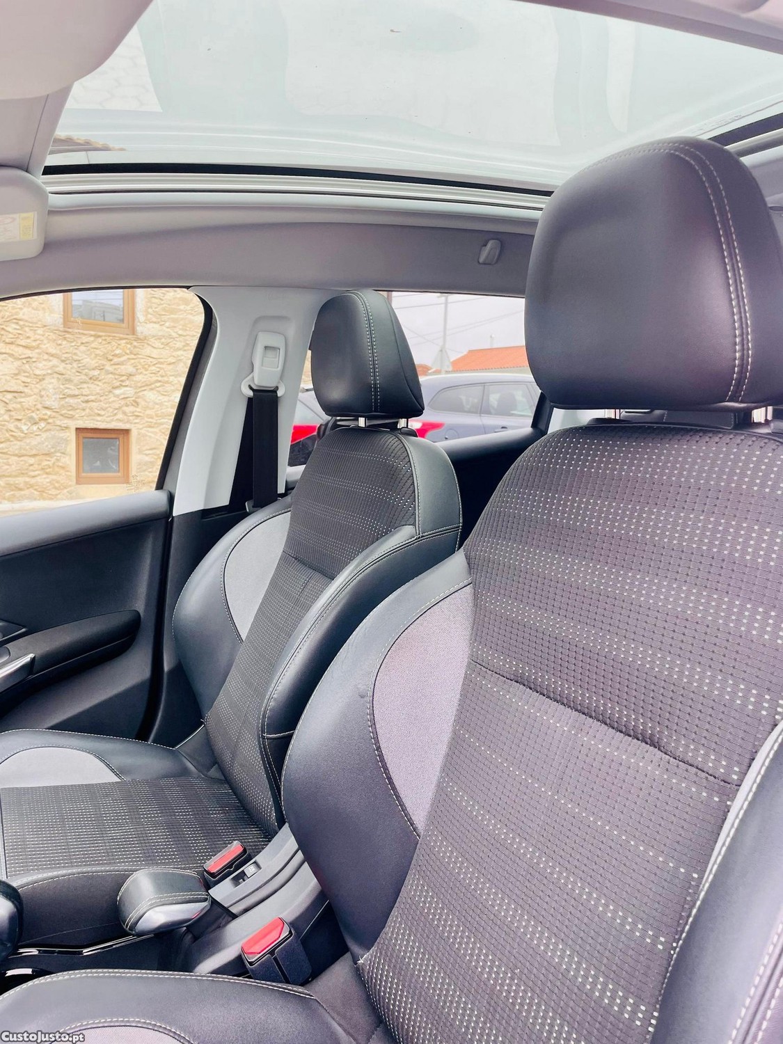 Peugeot 2008 1.2 PureTech Active — fotografia 4