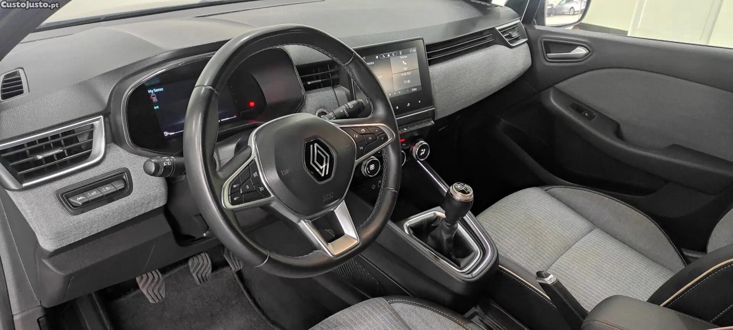 Renault Clio 1.0 TCe Techno — fotografia 27