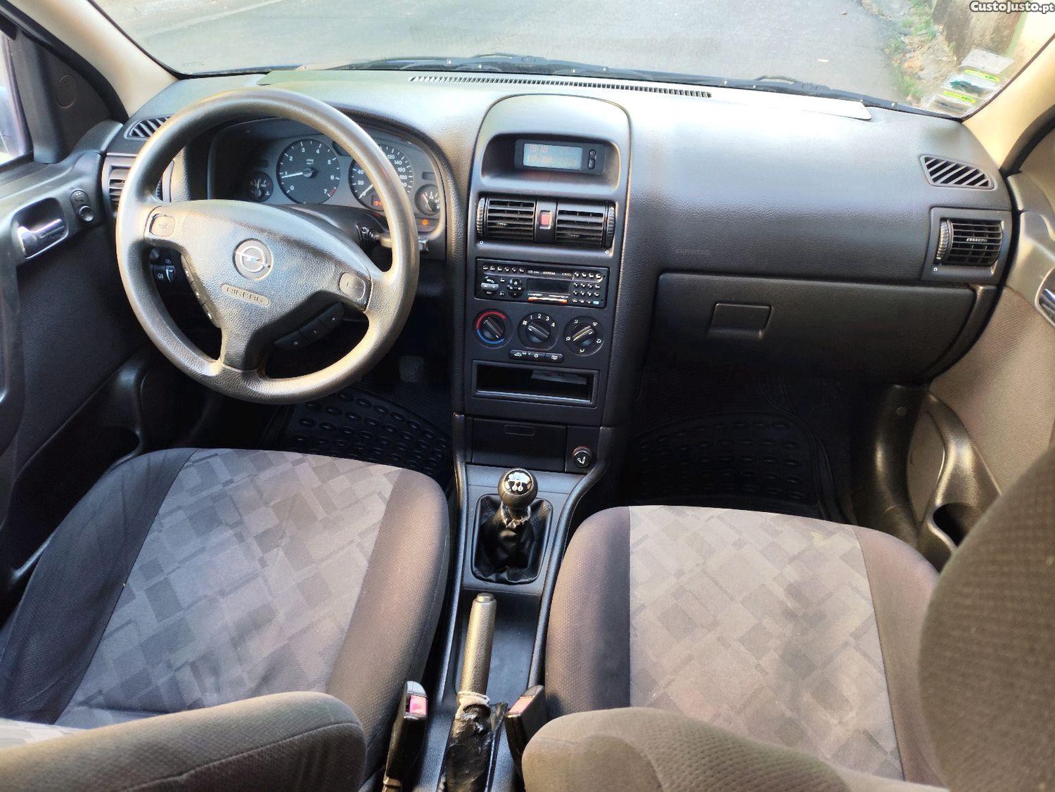Opel Astra 1.4 16V — fotografia 3