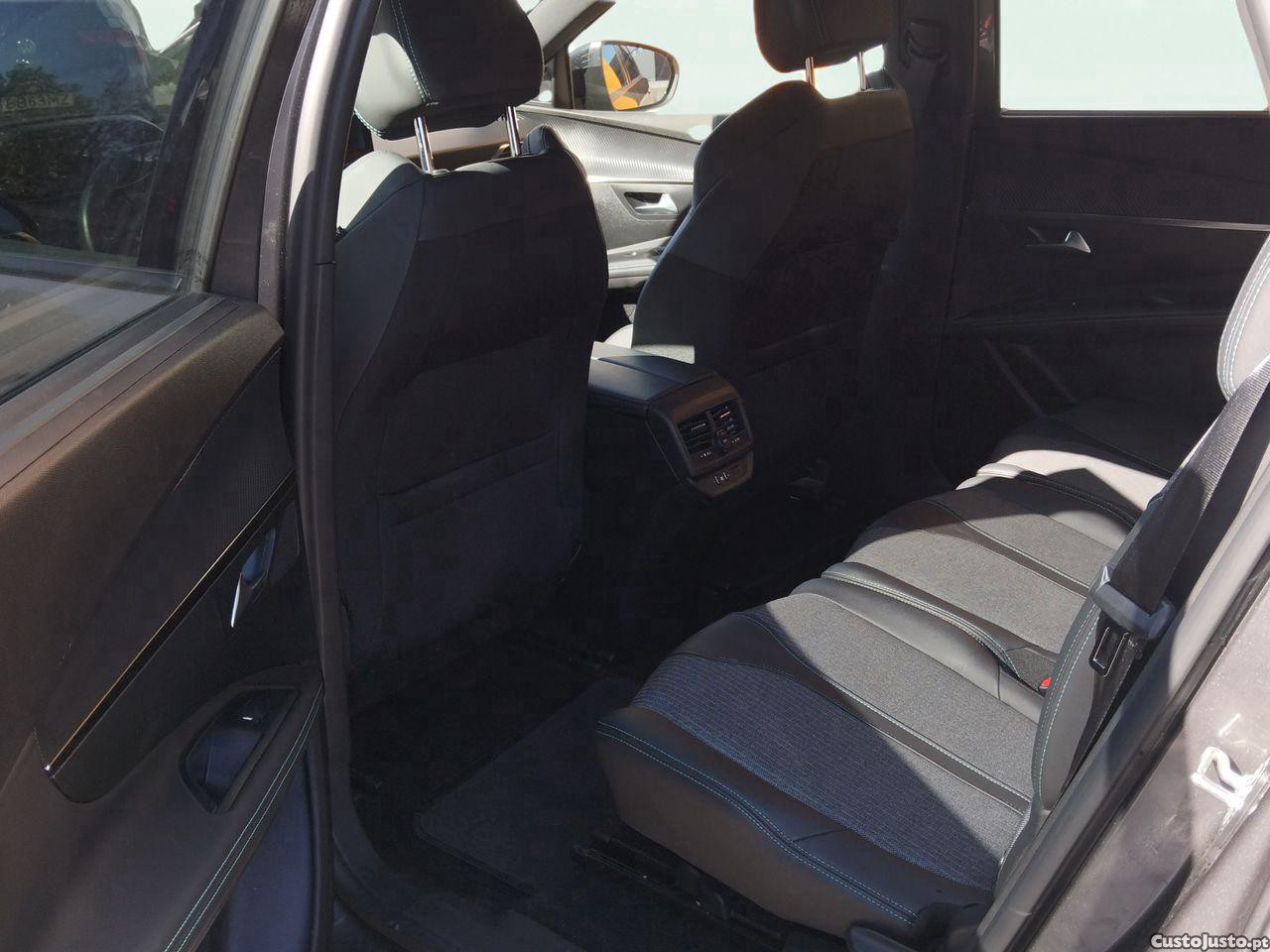 Peugeot 5008 1.2 PureTech Allure Pack EAT8 — fotografia 3